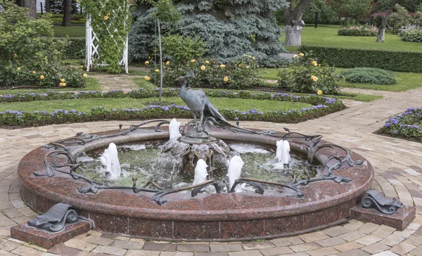 Fountain "Happiness free bird" in the garden of the Kremlin — Stock Photo, Image