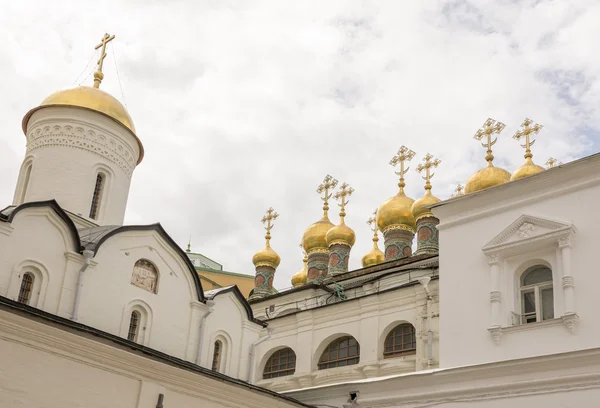Die Kuppeln der Kreml-Kirche — Stockfoto