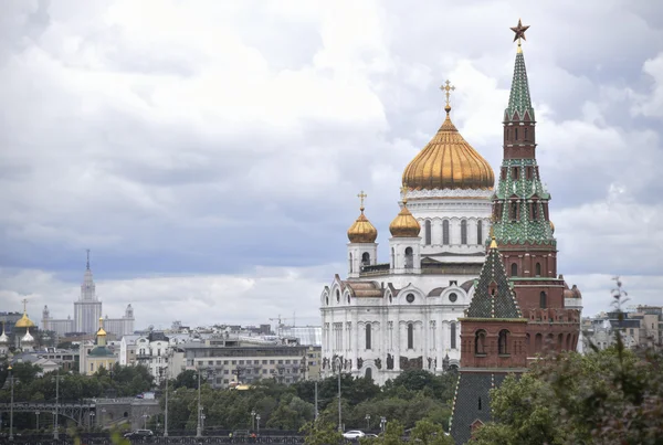 View of the Cathedral of Christ the Savior from the Kremlin — Stock Photo, Image