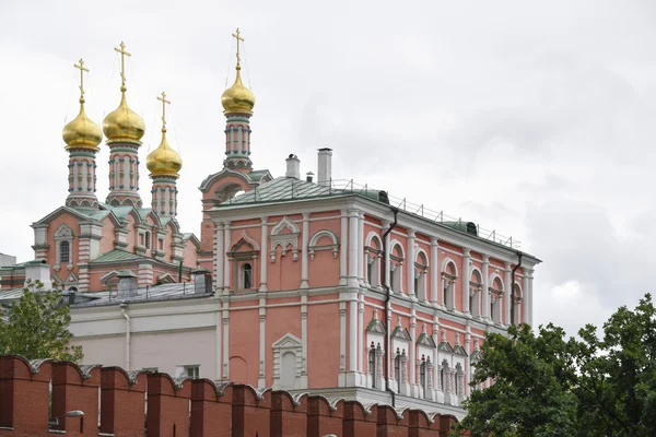 Die Kuppeln der Kreml-Kirche — Stockfoto