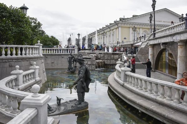 Burgers lopen in de Alexander Garden — Stockfoto