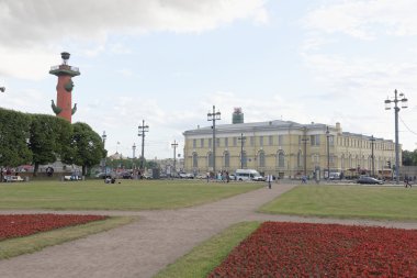  St. Petersburg'daki Birzhevaya Meydanı manzarası  