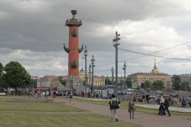 St. Petersburg'daki Birzhevaya Meydanı manzarası