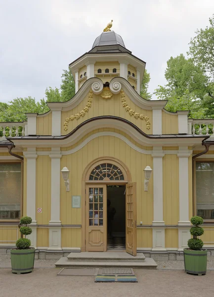 Павильон "Голубь" в Летнем саду в Санкт-Петербурге — стоковое фото