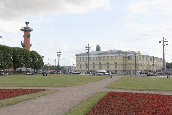 Uitzicht op het Birzhevaya-plein in St. Petersburg — Stockfoto