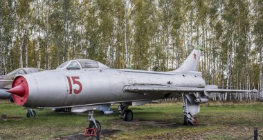  Su-7bkl-taarruz uçağı (1965), belirli özellik: tekerlek-kayak iniş