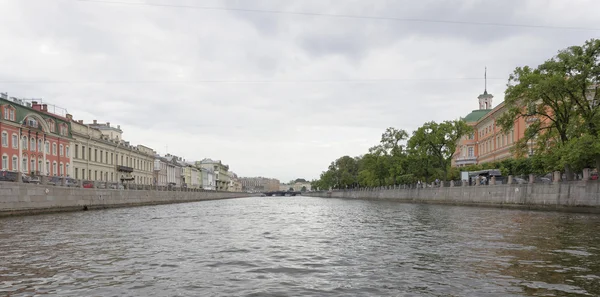Blick auf den Kanal am 8. Juli 2015 in st. petersburg — Stockfoto