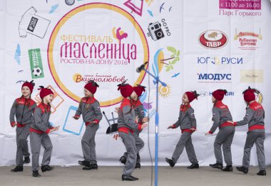 Çocuk dans topluluğu, Gorki PA Maslenitsa performansını