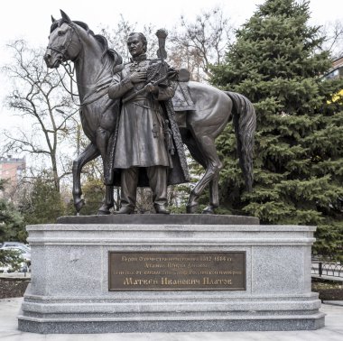 1812-1814 M.I.Platov Vatanseverlik Savaşı kahramanı anıt