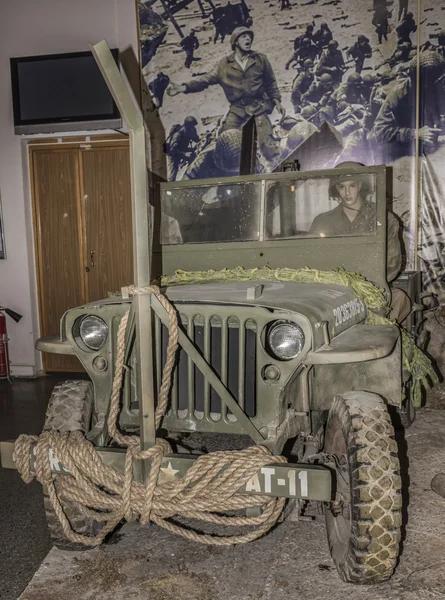 MB - four-wheel drive vehicle "Willys" (1942). Max. speed - 104 — Stock Photo, Image