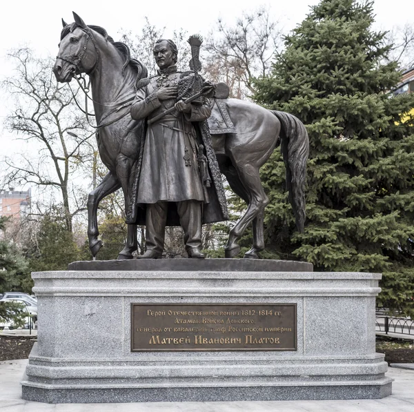 Monument till hjälten i det fosterländska kriget 1812-1814 M.I.Platov — Stockfoto