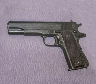 11,43 mm Amerikan silah Colt 1911 örnek