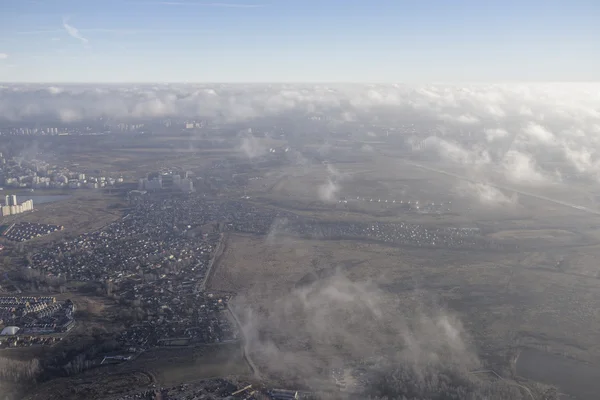 从飞机机翼下莫斯科的视图 — 图库照片