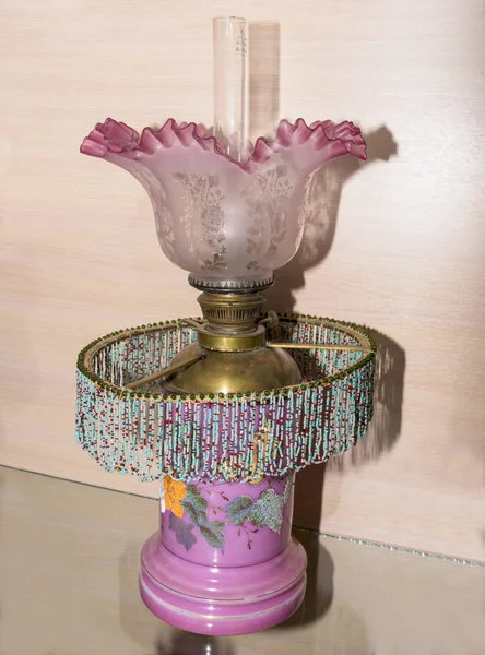 Lâmpada de querosene antigo belo século 19 — Fotografia de Stock