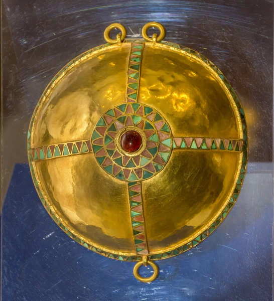 Λεπτομέρειες για την εξάρτηση των στήθους. 1 αιώνας Μ.χ. Χρυσός, αλμανίνη, — Φωτογραφία Αρχείου