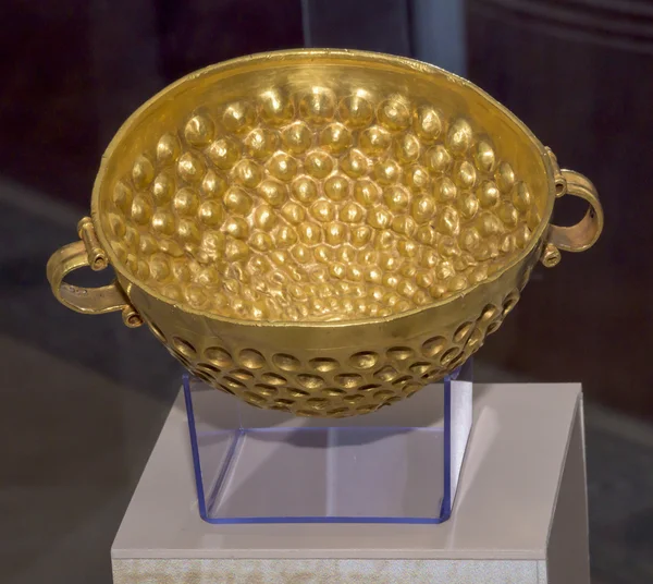 Культовая чаша I века нашей эры. Золото — стоковое фото