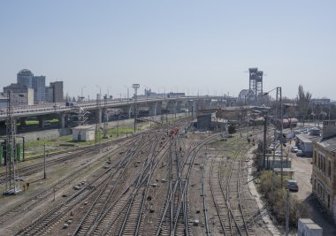  Avenue Sievers ve demiryolu üzerinde Nisan 05 görünümü;
