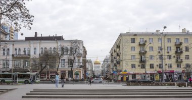  Vatandaşlar bir bahar şehir yürüyüş  