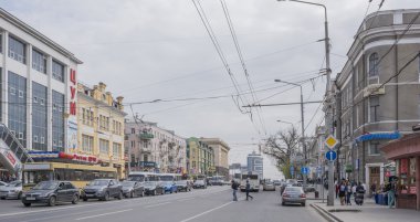  Avenue Budennovsky hareketli araba ve yayalar  