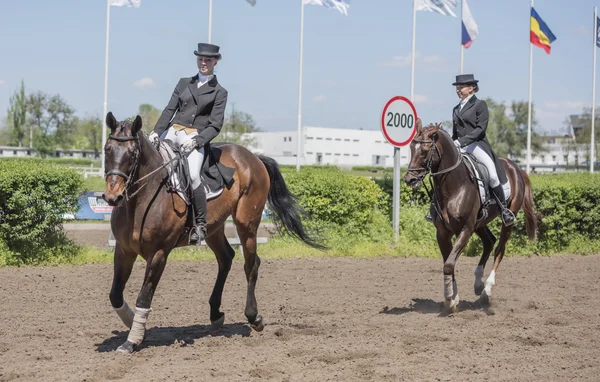 Vrouwen-racers op het circuit op de openingsdag — Stockfoto