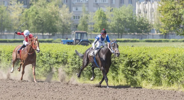 Horsemen rides on the racetrack on the opening day — Stock Photo, Image