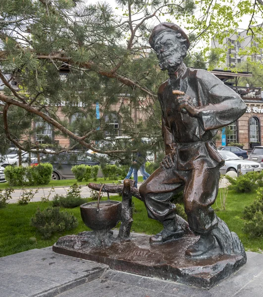 Monument "Shchukar" op het werk van Michail Sjolokhov. Beeldhouwer — Stockfoto