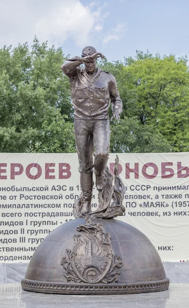 チェルノブイリ栄光の記念英雄は、30 th 周年を祝っています。 — ストック写真
