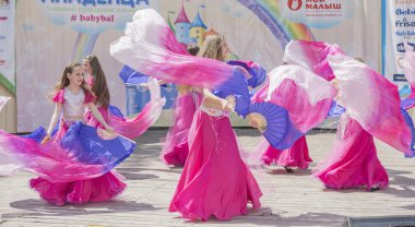  Performans çocukların dans babybal topluluğu