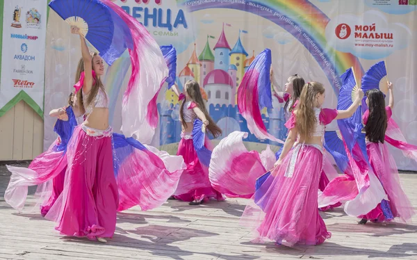  Performans çocukların dans babybal topluluğu