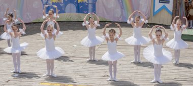  Performans genç balerinler okul-Studio Alla Dukhova 