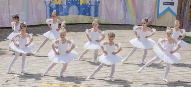  Performans genç balerinler okul-Studio Alla Dukhova 