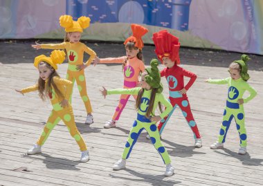  Performans yetenekli çocuk dans topluluğu  