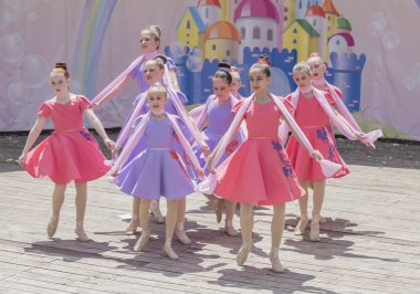  Performans yetenekli Kızlar dans topluluğu  