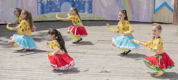  Performans yetenekli Kızlar dans topluluğu  