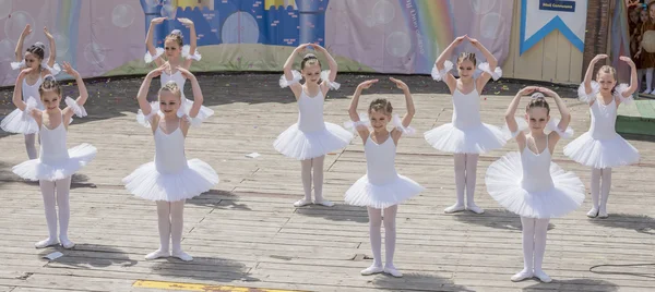  Performans genç balerinler okul-Studio Alla Dukhova 