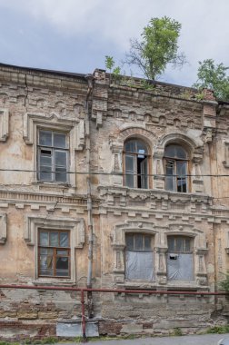 19. yüzyıl ile büyüyen ağaçlar bina terk