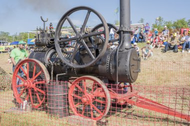 Çalışmak için çalışan bir locomobile Buhar hazırlanıyor