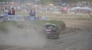  Bizon parça Show hayatta kalmak için araba yarışı