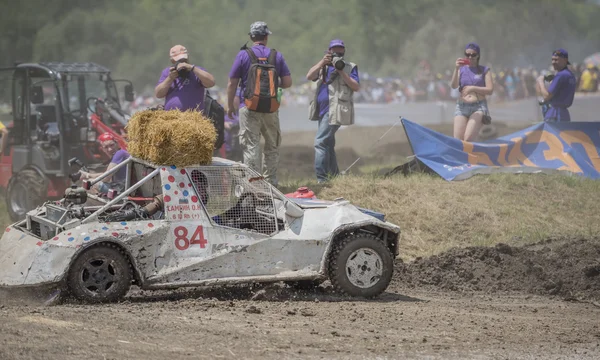 -На-Дону, Росія-Червень 05,2016: Гоночний автомобіль для виживання на t — стокове фото