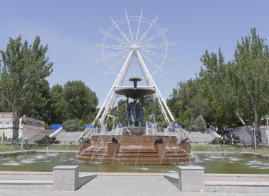 Dönme dolap Rostov-on-Don 65 metre inşaatı