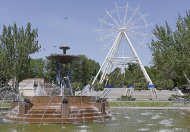 Dönme dolap Rostov-on-Don 65 metre inşaatı