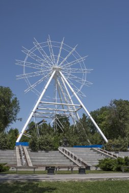Dönme dolap Rostov-on-Don 65 metre inşaatı