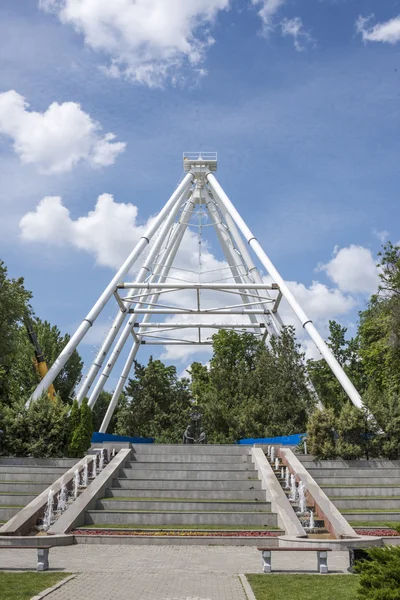 Construction of the Ferris wheel 65 meters in Rostov-on-Don — Stock Photo, Image