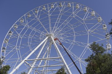  Dönme dolap 65 metre inşaatı