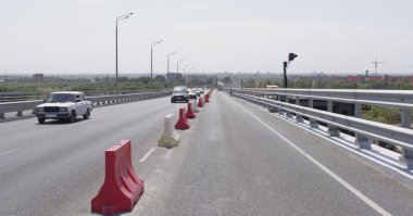 İki köprü. İnşası yeni ve Rostov-on-Don içinde eski onarma