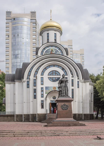 Monument à l'impératrice Elizabeth. Sculpteurs : S.Oleshnya, A.Dementev — Photo