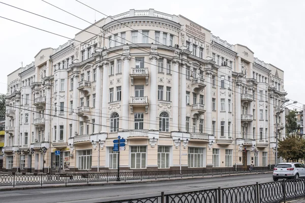 The building of the Southern Federal University in rainy weathe — 图库照片