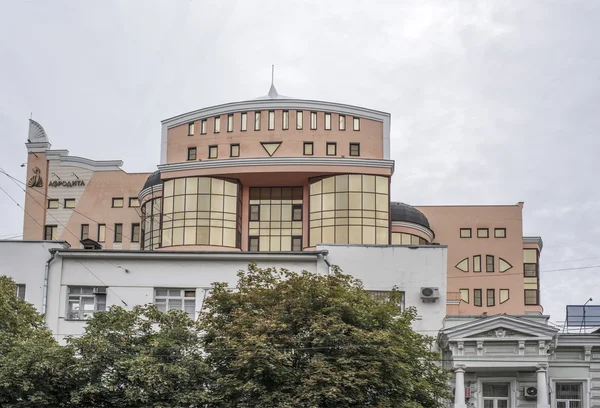 The building of original design "Aphrodite" in cloudy weather — Stock Fotó