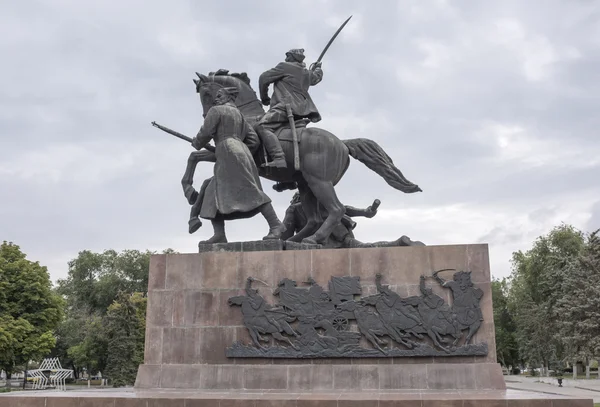 Памятник "Первым всадником" - скульптор Е. Вучетич — стоковое фото