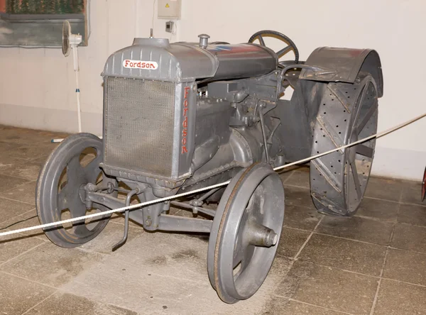 Trator Fordson (1913) no Museu "Mosfilm" — Fotografia de Stock